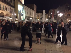 Verona, Piazza delle Erbe a ritmo di tango